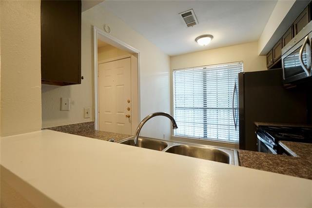 Foto del edificio - 9601 Forest Ln