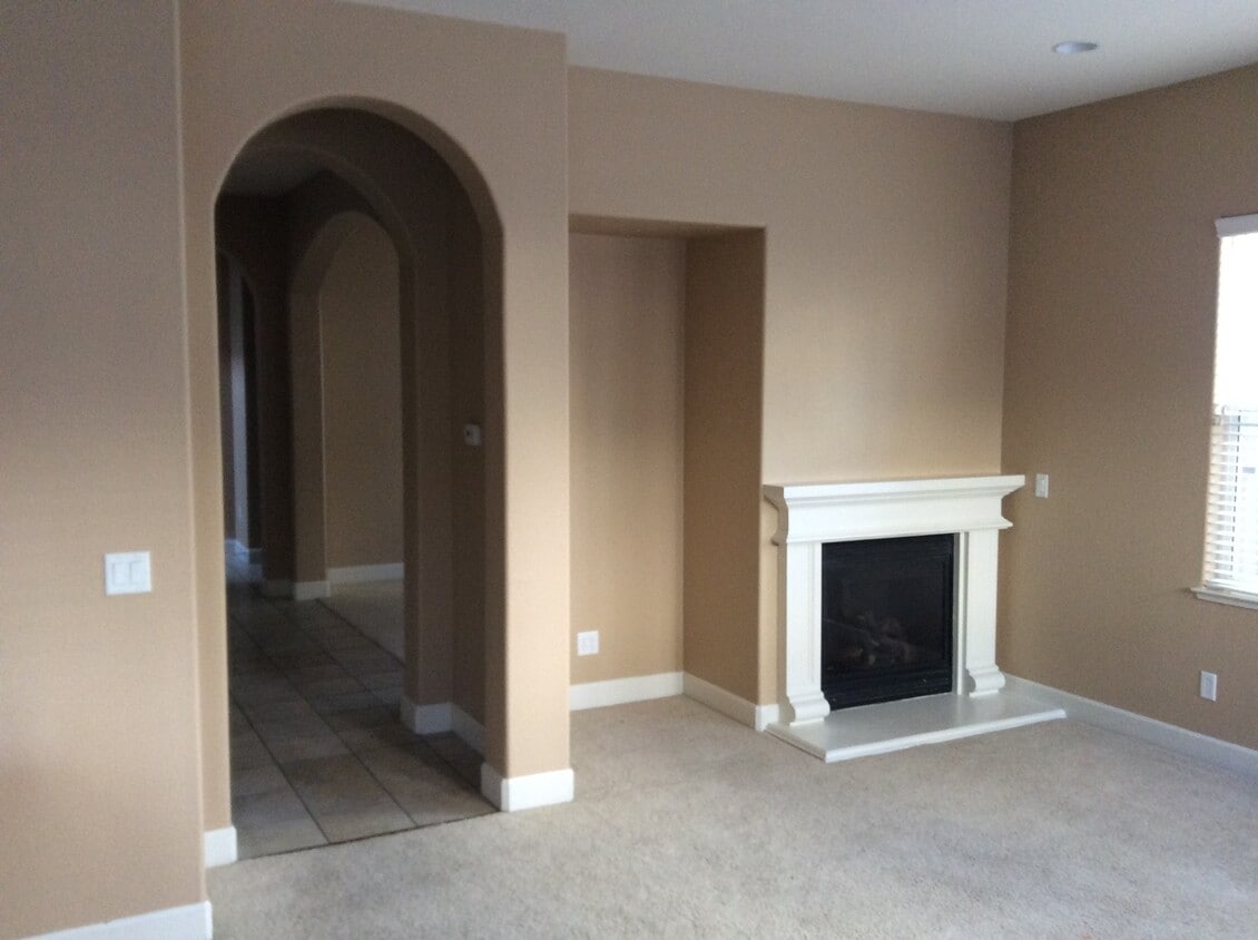 Building Photo - 1648 Sawtooth Trail