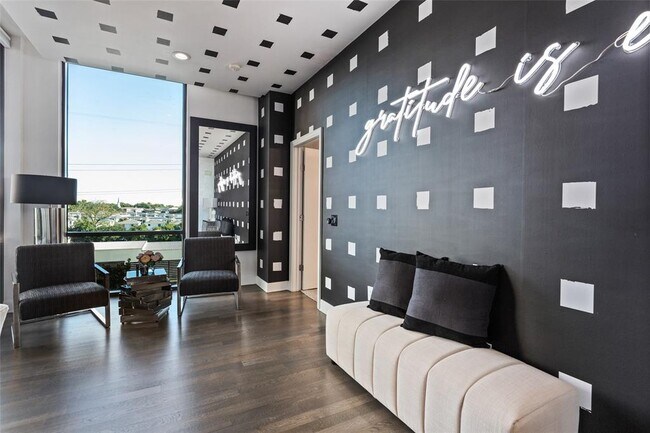 Foto del edificio - 5656 N Central Expy