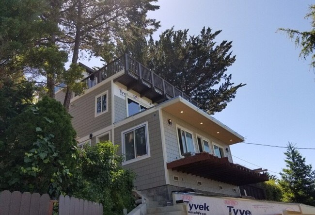 ventanas nuevas y tejas - 822 Humboldt Rd