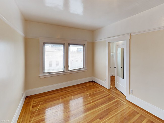 Foto del edificio - 3 br, 1 bath Apartment - 990 34th St Apt 4