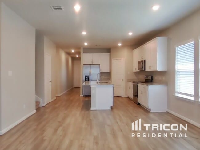 Foto del edificio - 13551 Paxton Blvd