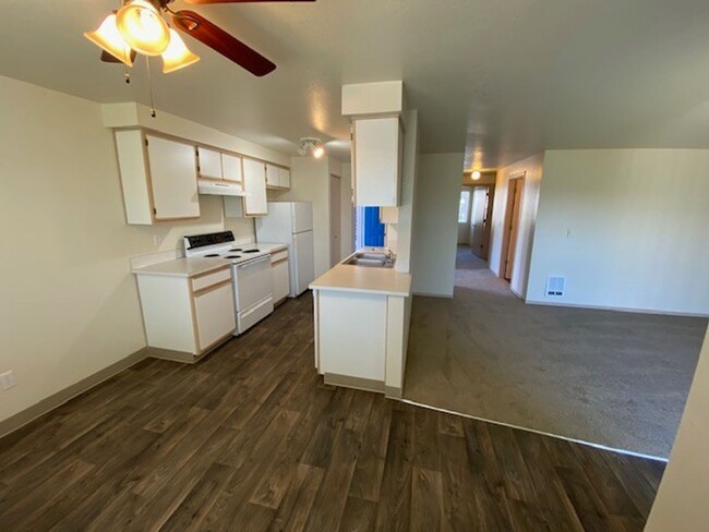 Interior Photo - WALLACE PARK APARTMENTS (03)