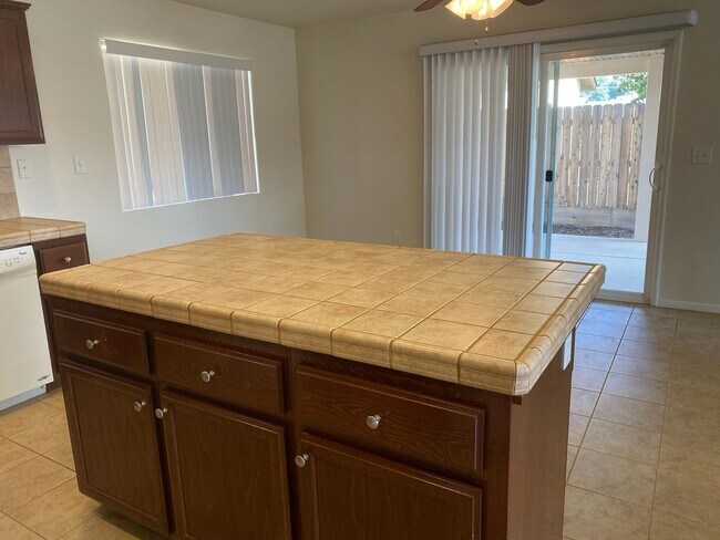 Foto del edificio - 467 DESCANSO BAY CT. - 3 BEDROOM 2 BATH - ...