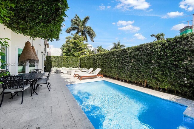 Foto del edificio - 1898 S Miami Ave