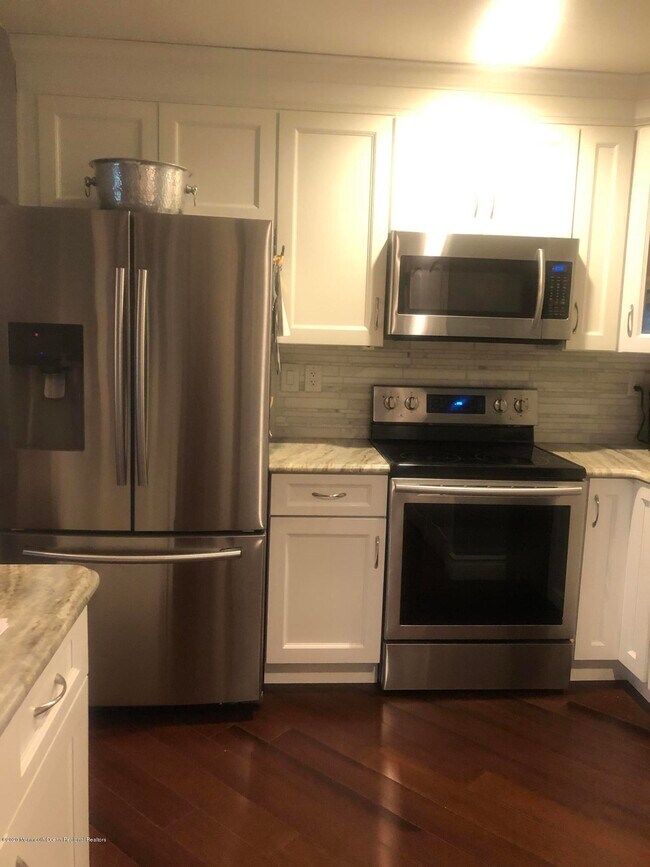 Foto del edificio - 153 Lexington Ct
