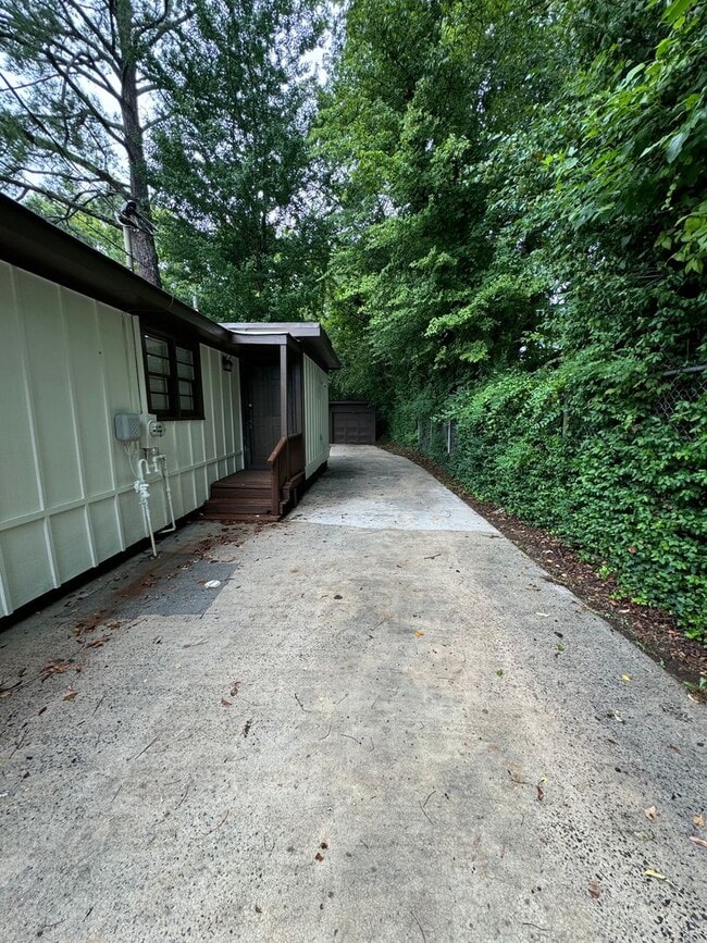 Foto del edificio - Nice 3/1 House in East Rome- $1,195