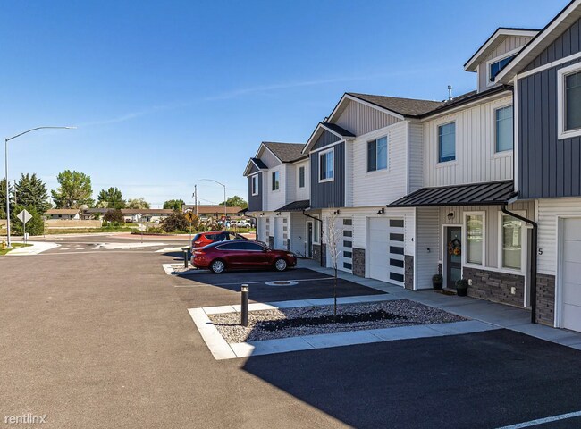 Foto del edificio - 3 br, 2.5 bath Townhome - 179 Park Lawn Drive