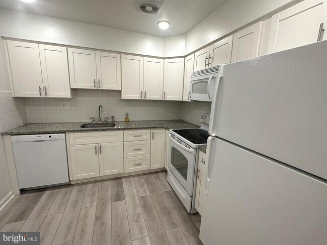 Foto del edificio - 8708 Prospect Ave