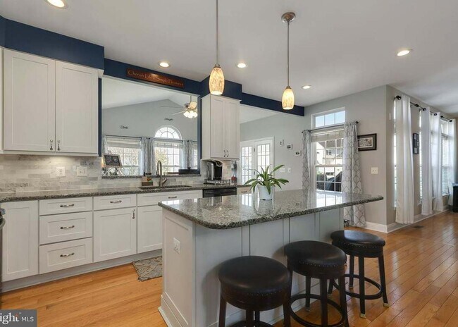 Foto del edificio - 6805 Rathbone Pl