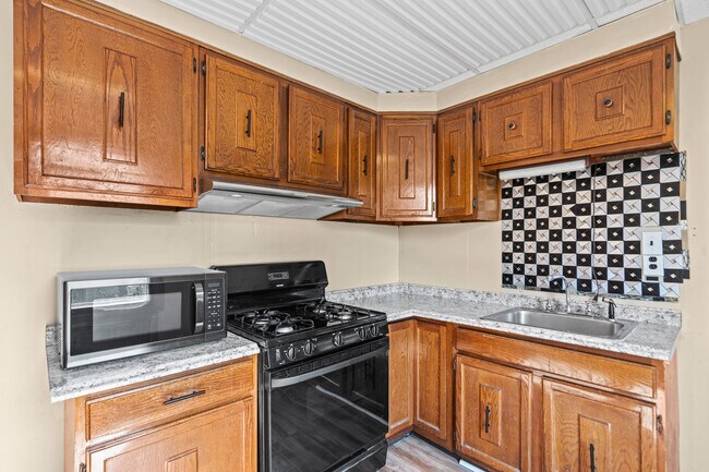 Building Photo - 75-77-77 Highwood Terrace