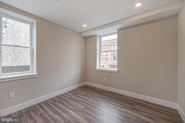 Foto del edificio - 1072 N Front St