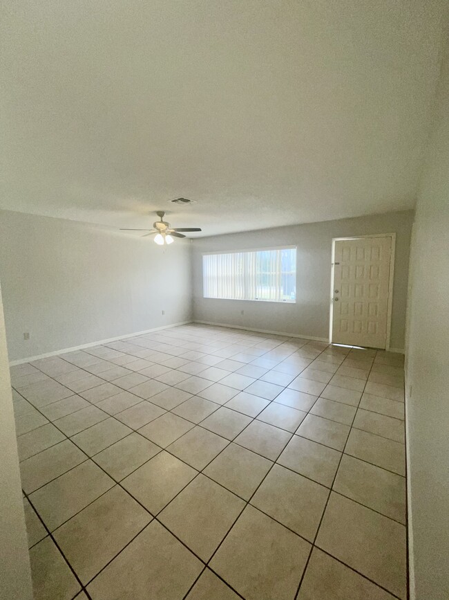 Foto del edificio - 10337 Usher St