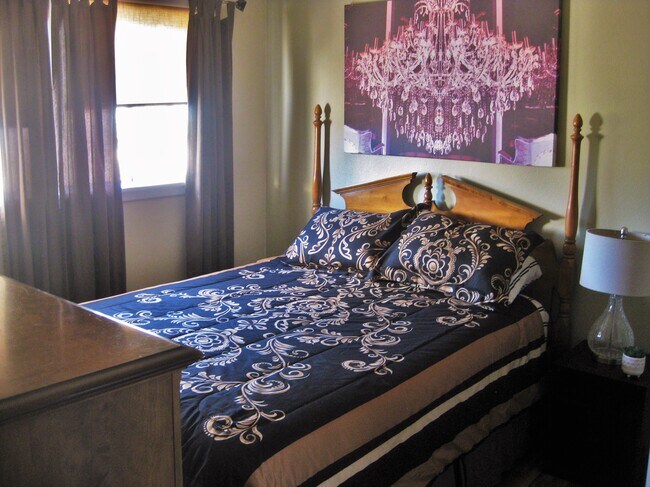 Dormitorio - 6586 Split Rock Ave