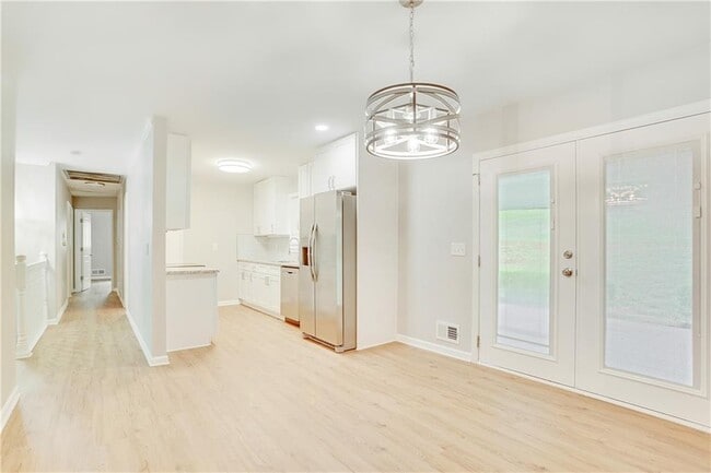 Building Photo - 2236 Chevy Chase Ln