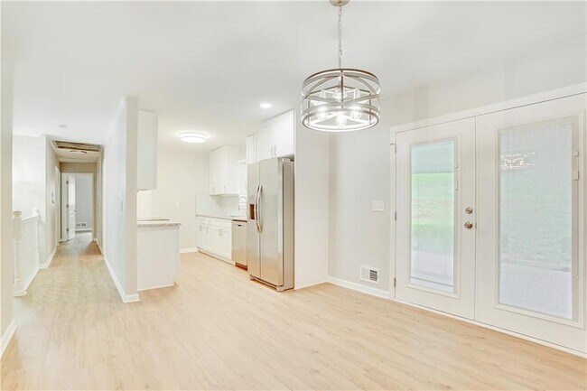 Foto del edificio - 2236 Chevy Chase Ln