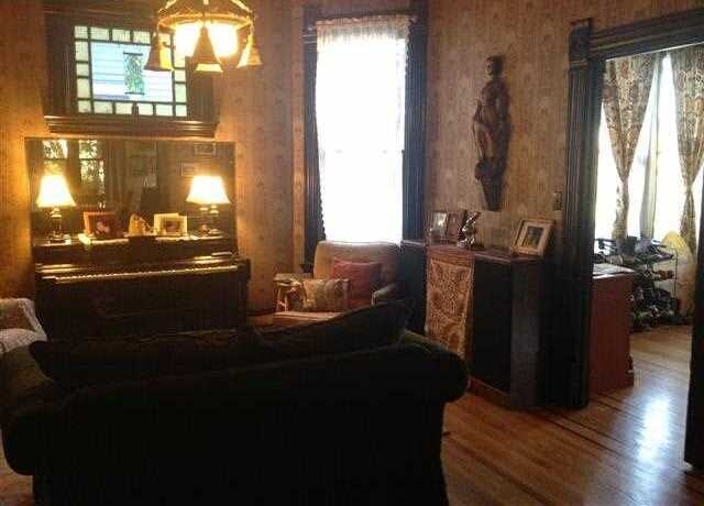 - 1405 Caroline St
