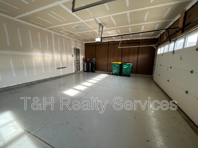 Building Photo - 844 Adena Ln