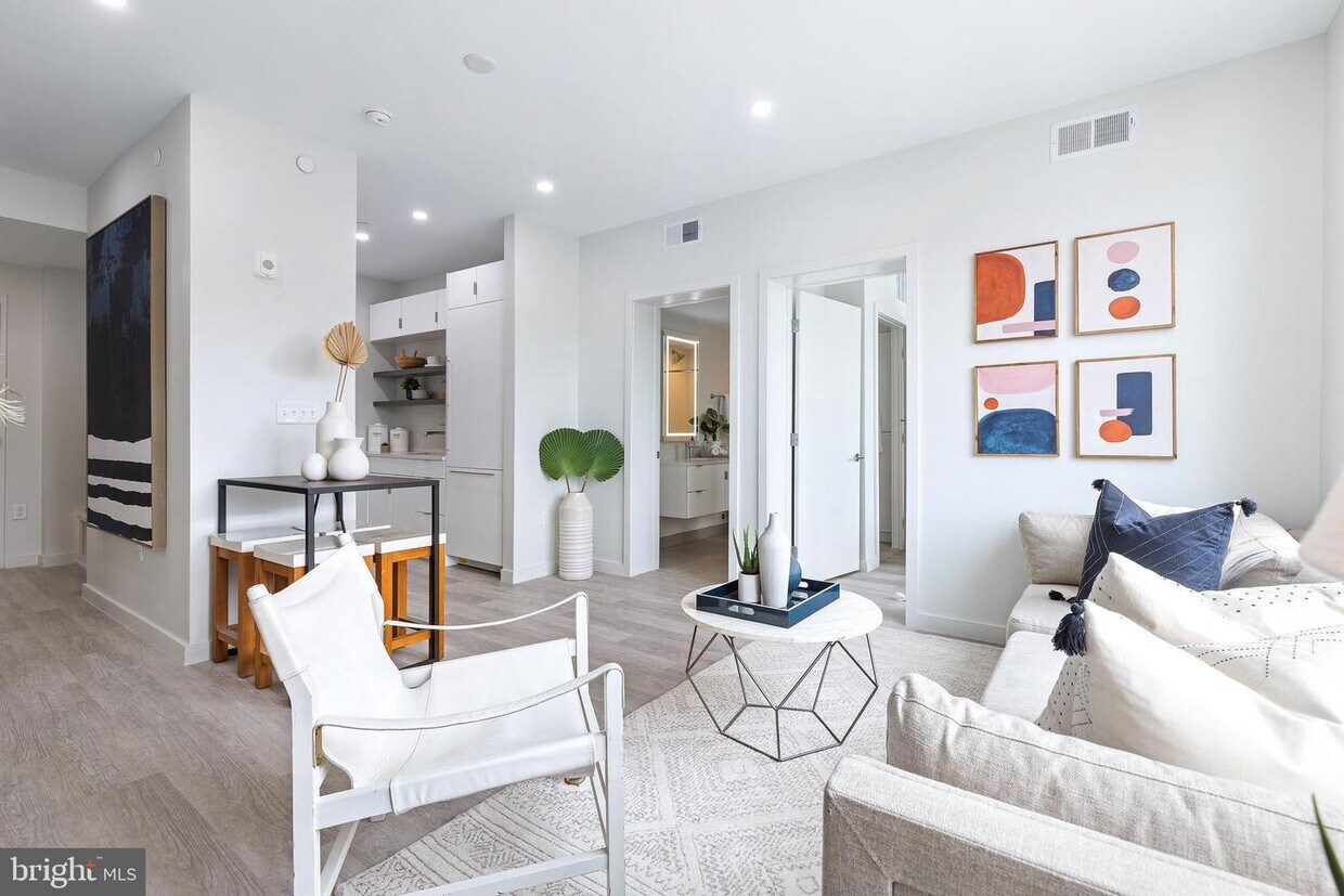 Foto principal - 3709 New Hampshire Ave NW