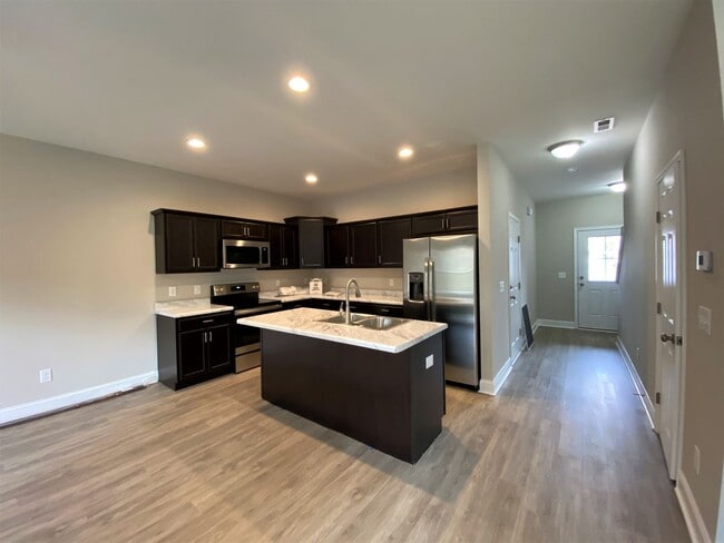 Foto del edificio - 3 Bed, 2.5 Bath in Stonebay Townhomes!