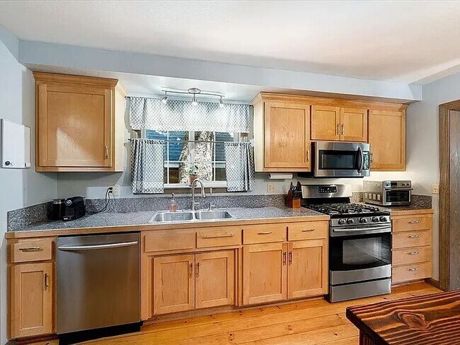 Building Photo - Craftsman Retreat in Camino – Updated 4BR Home on Quiet Lot!