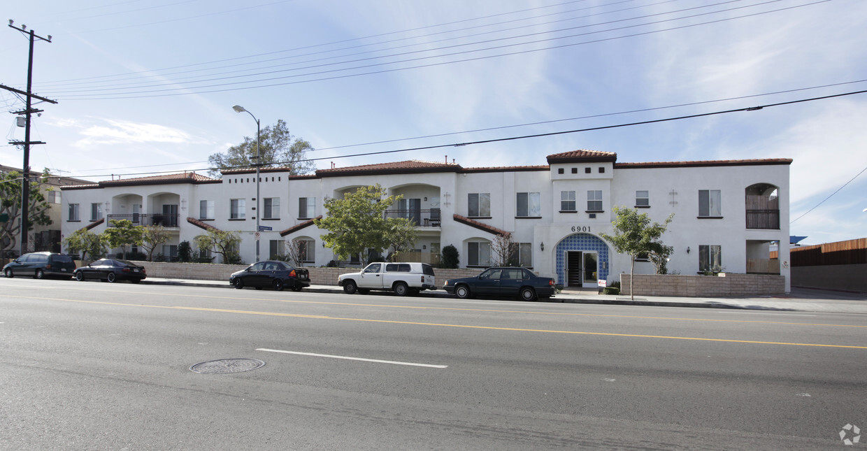 Primary Photo - Laurel Canyon Apartments