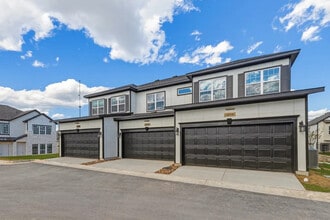 Building Photo - 905 Beebrush Ln