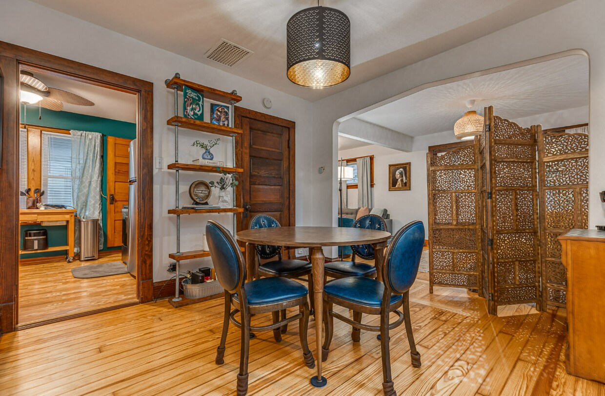 Foto del edificio - 827 Custer Ave