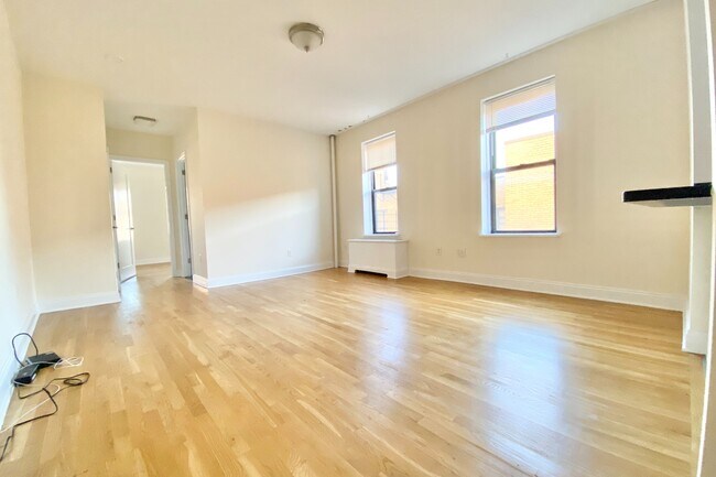 Foto del edificio - 105 Pinehurst Ave