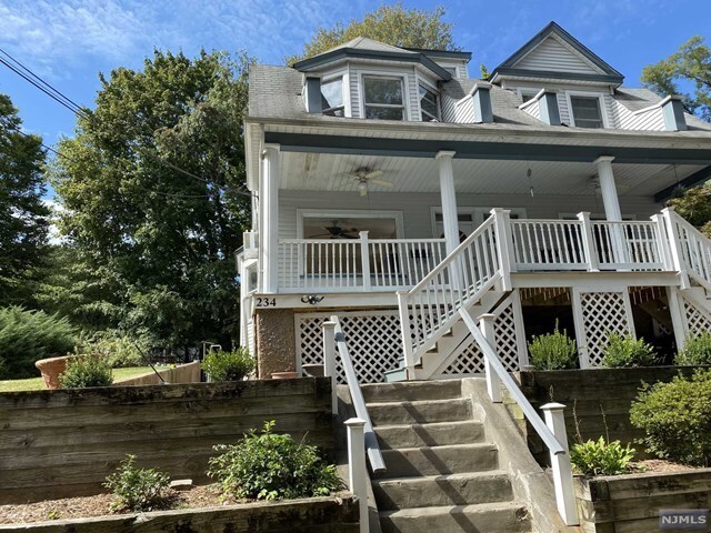 Primary Photo - 236 W Shore Rd