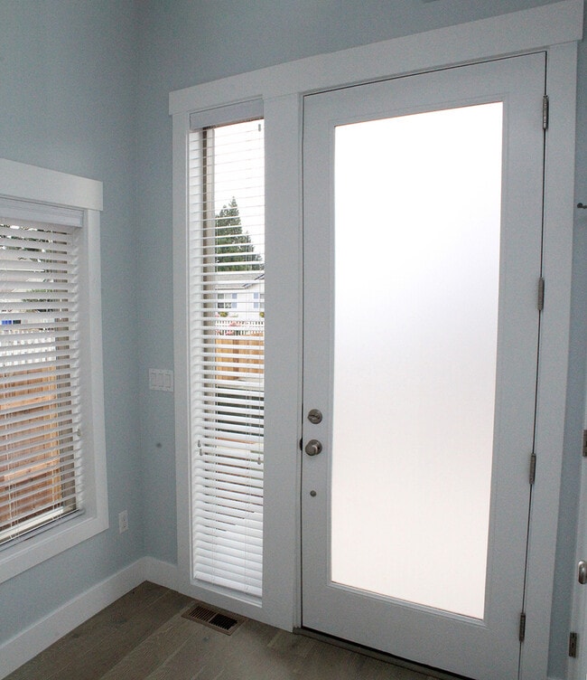 Foto del edificio - 827 NW Victoria Ave