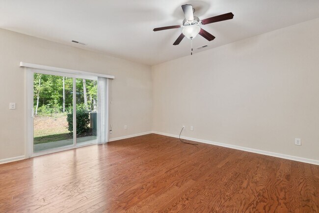 Building Photo - Stunning 3 bed/2.5 bath in Desirable Durha...