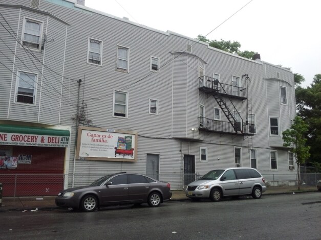 Primary Photo - 298-300 12th Ave
