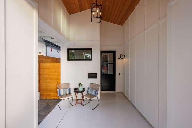 Building Photo - 623 Colima St