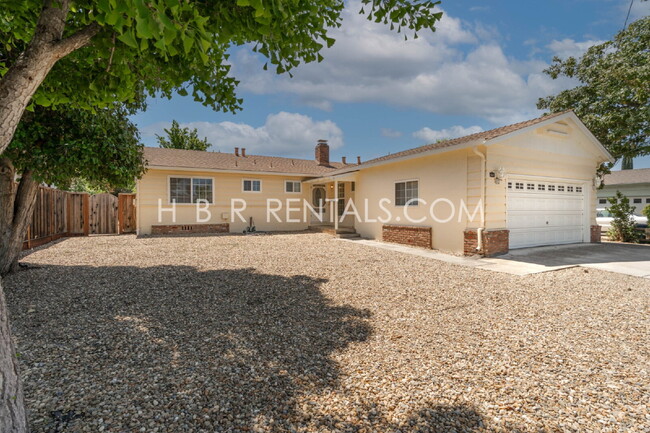 Foto del edificio - Charming Three Bedroom Single Story Liverm...