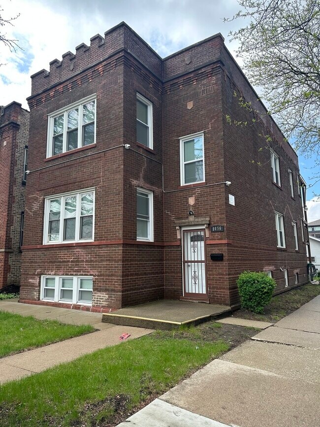 Foto del edificio - 1656 N Monitor Ave