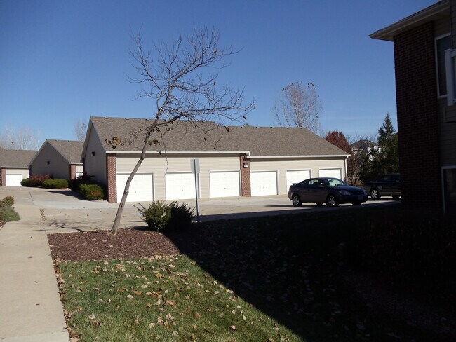 Building Photo - 3 bd ground floor Spencer's Crest Condo N ...