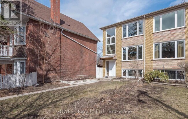 Building Photo - 207-207 Oakmount Rd
