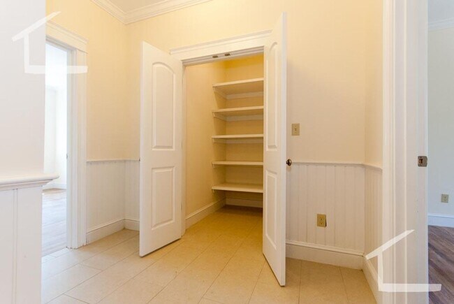 Building Photo - Unique BU Apartment