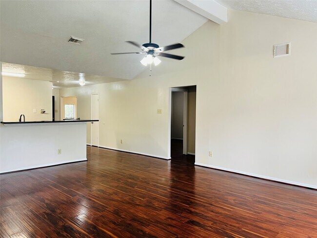 Foto del edificio - 8239 Squires Pl Dr