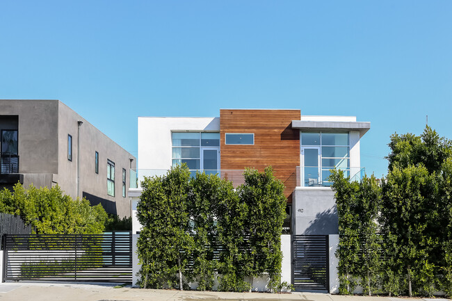 Building Photo - 912 N Crescent Heights Blvd