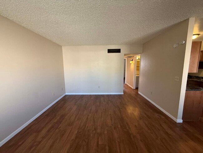 Building Photo - 1518 E Hedrick Dr