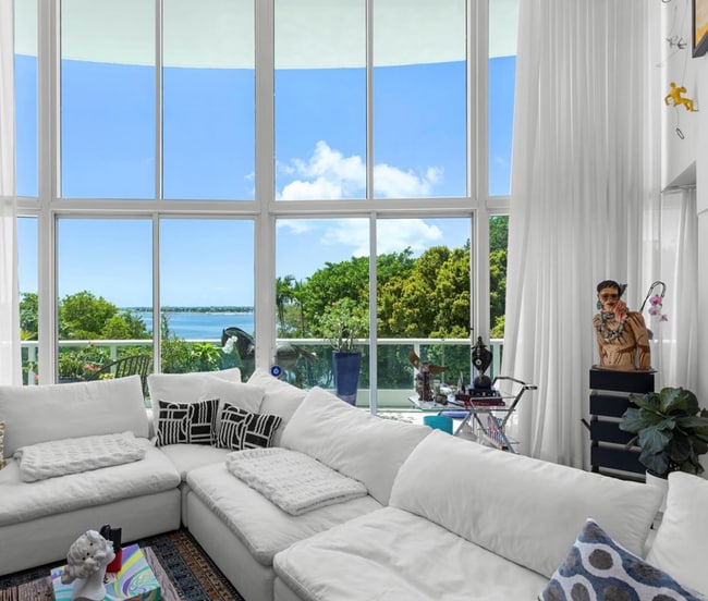 Building Photo - 2127 Brickell Ave