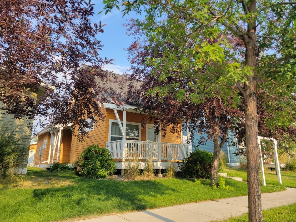 Foto principal - Adorable Single-Family Home in Valley West!!