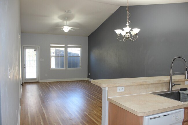 Foto del edificio - 682 Brooke Hampton Dr