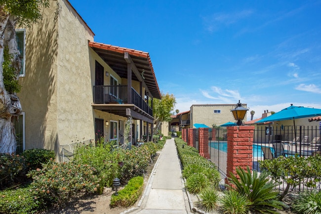 Foto del edificio - 132 Rancho Yorba Apartments