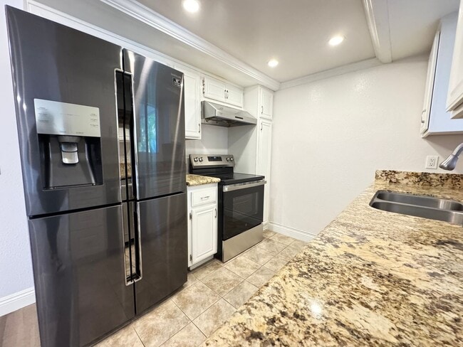 Building Photo - Beautiful 2Bd/2Ba Condo w/2 Reserved Parking Spaces, Extra Storage and Patio in Fullerton!