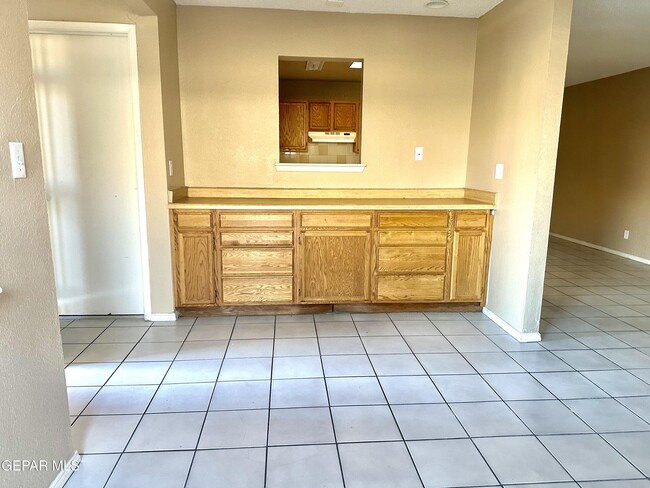Building Photo - 661 La Chapa Ave