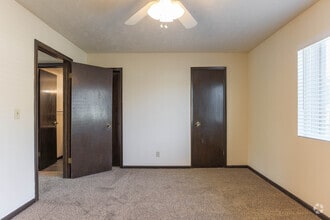 2BR, 1BA - 1,000SF - Fox Run Apartments
