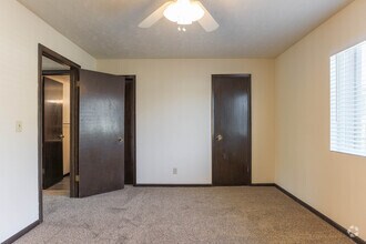 2BR, 1BA - 1,000SF - Fox Run Apartments